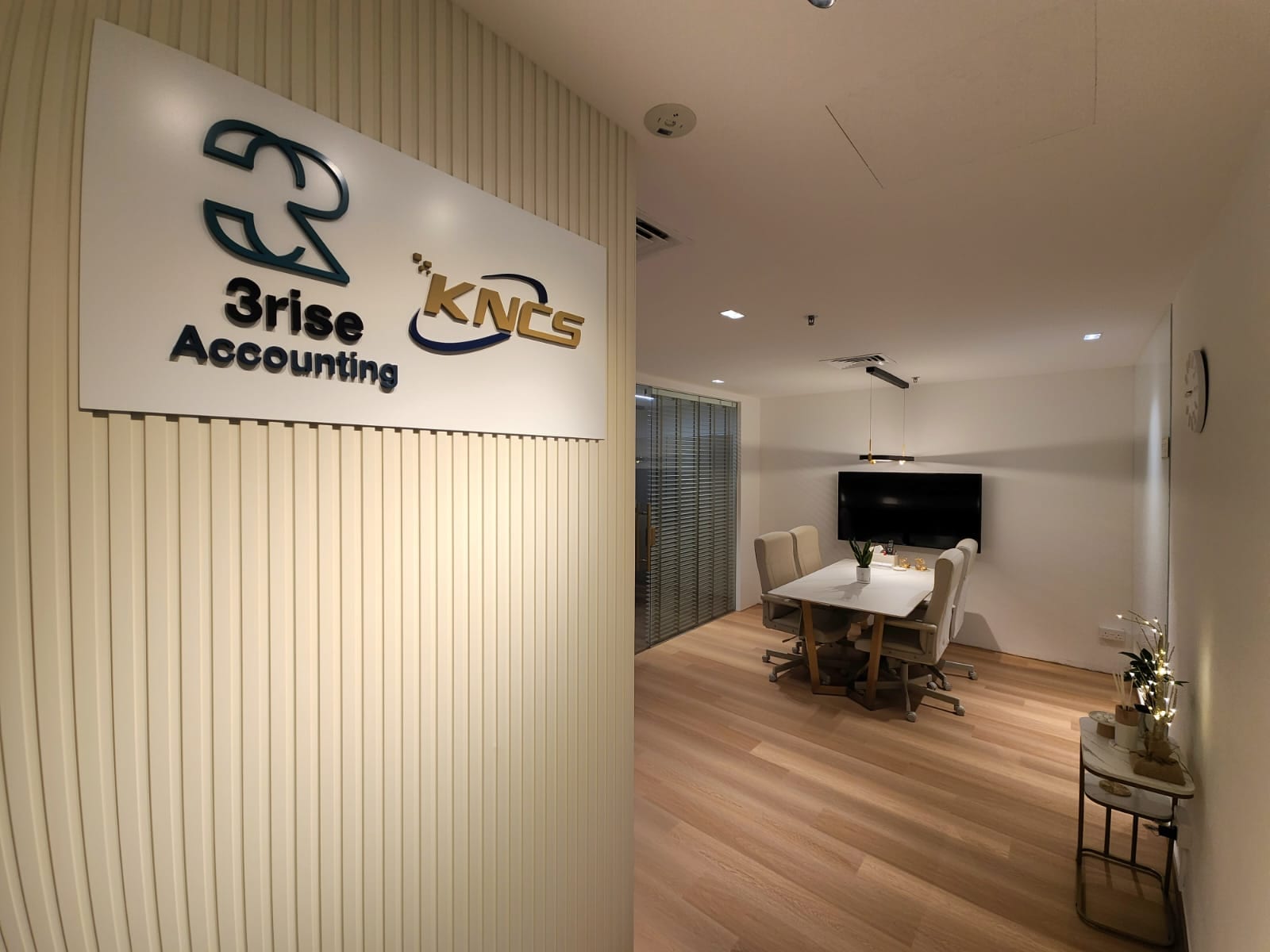 3rise Corporate Services executive office suite at Thong Chai Building, Singapore